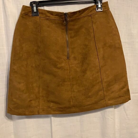 Old Navy size 6 faux suede mini skirt - Picture 2 of 6